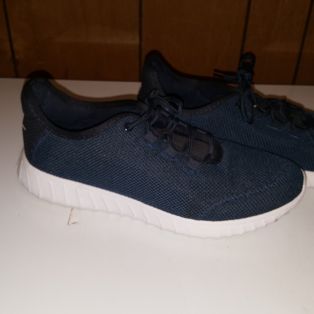 Blue and black Everlast shoes size 9